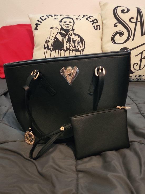 Valentino Handbags - Authentic Valentino Made In Italy Black Leather Bag With Pouch 🛍️